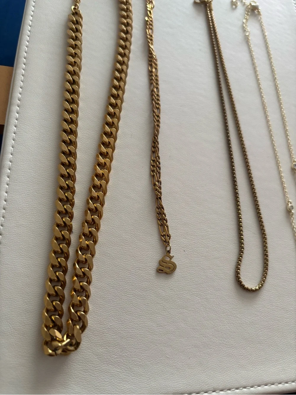 MULTIPLE Necklaces ✨ - Picture 2 of 3